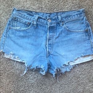 Vintage high waisted LEVIS 501’s denim shorts